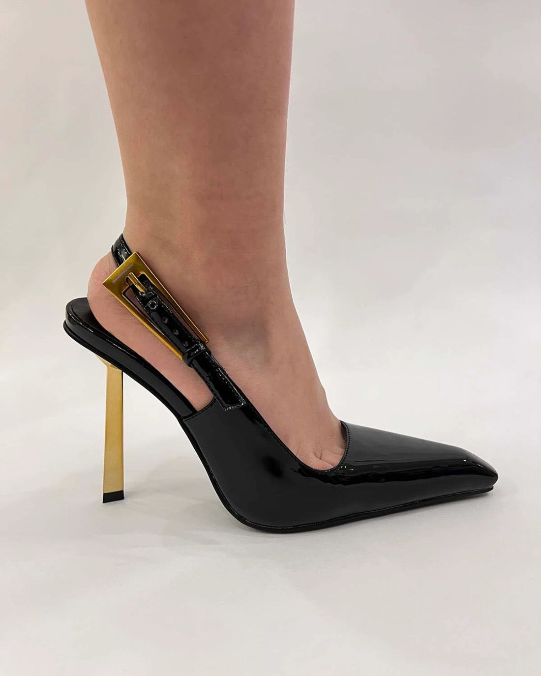 Elegant Slingback Stiletto Heels with Gold Geometric Heel – Timeless Luxury