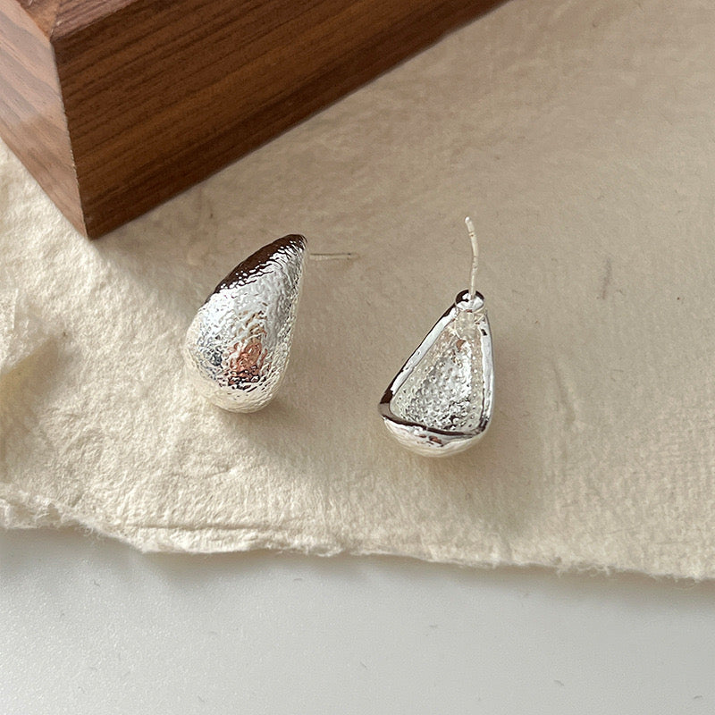 Elegant Textured Stud Earrings