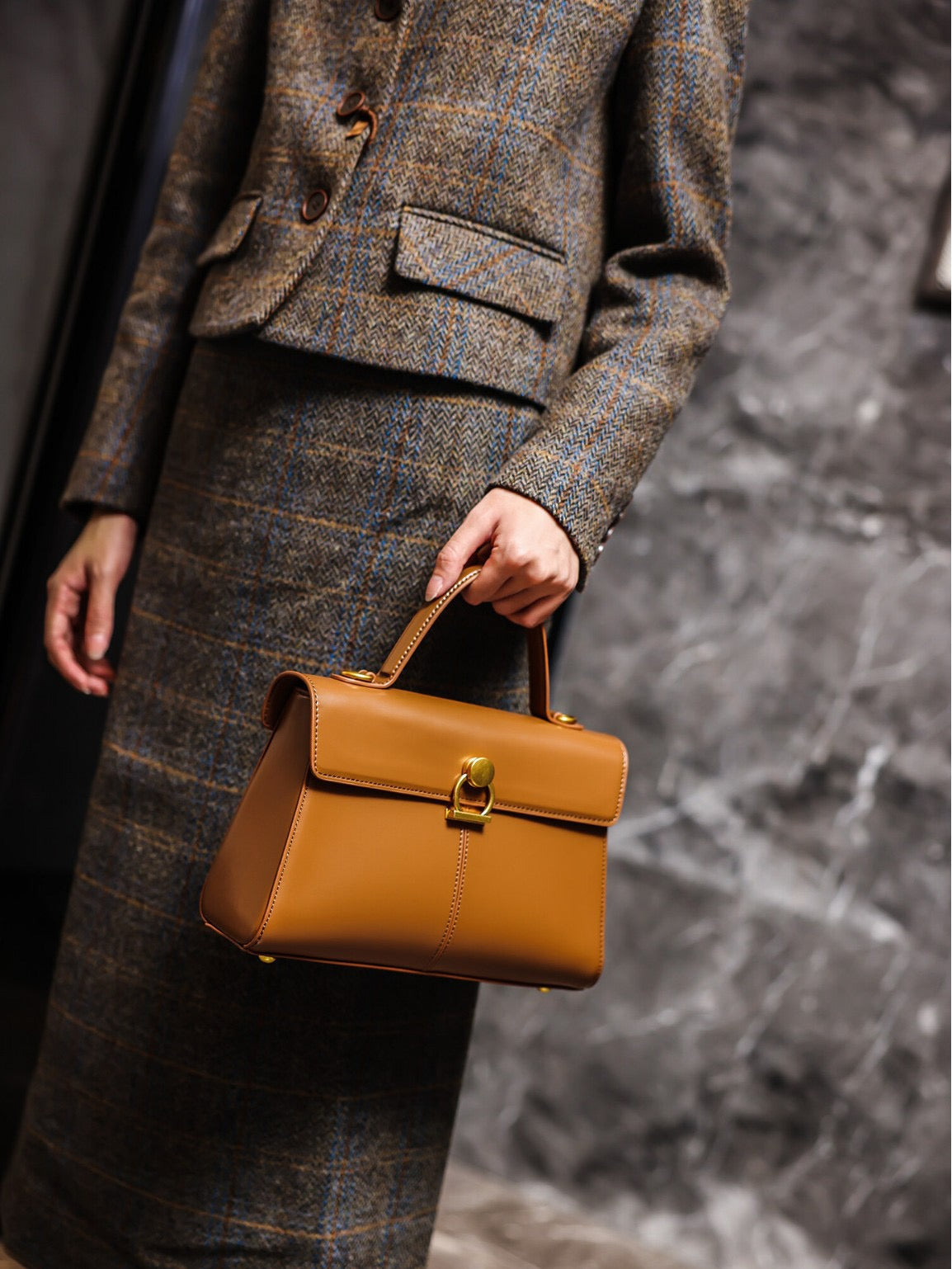 Structured Top Handle Handbag – Classic Leather Satchel with Gold Hardware