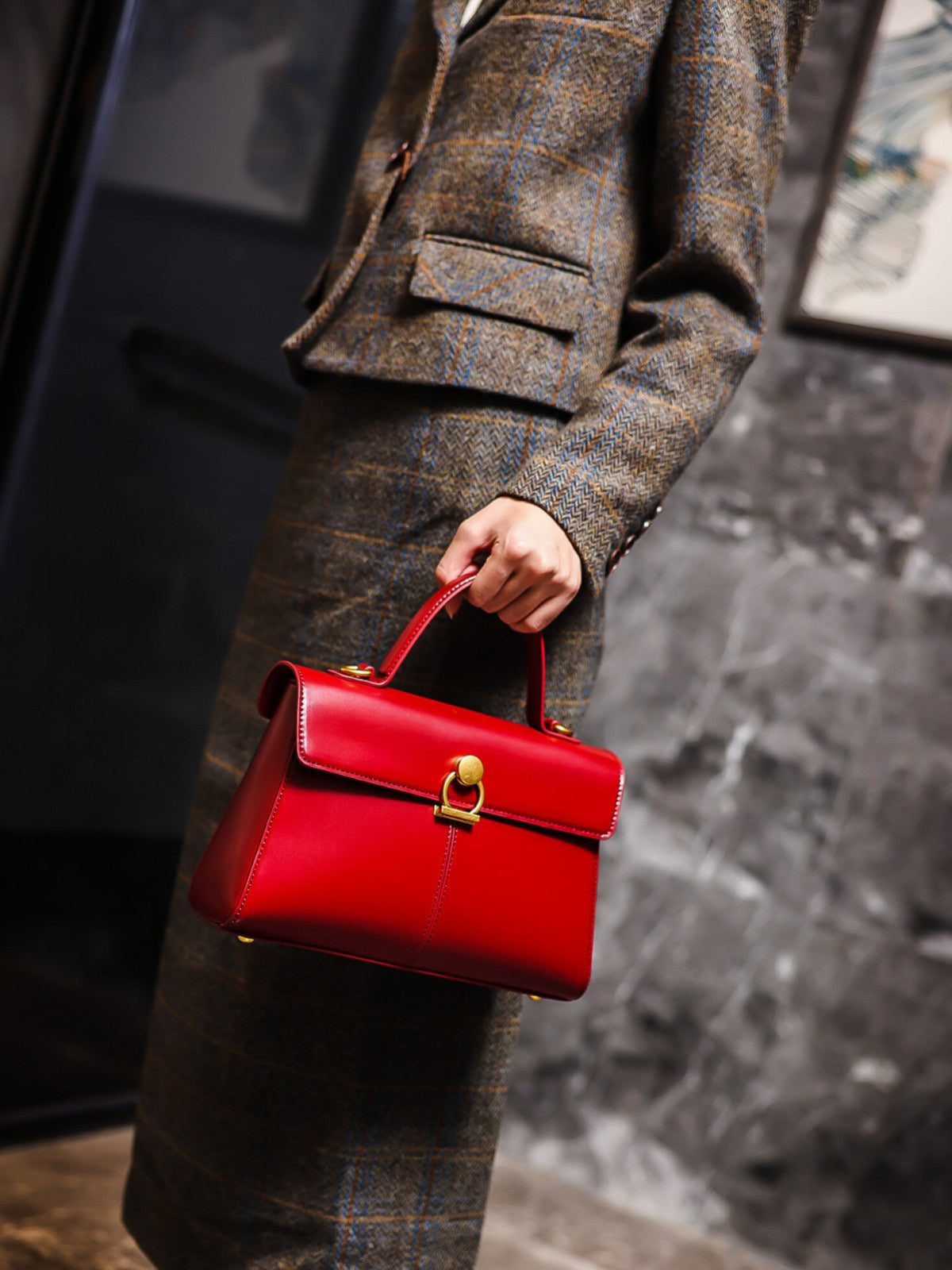 Structured Top Handle Handbag – Classic Leather Satchel with Gold Hardware