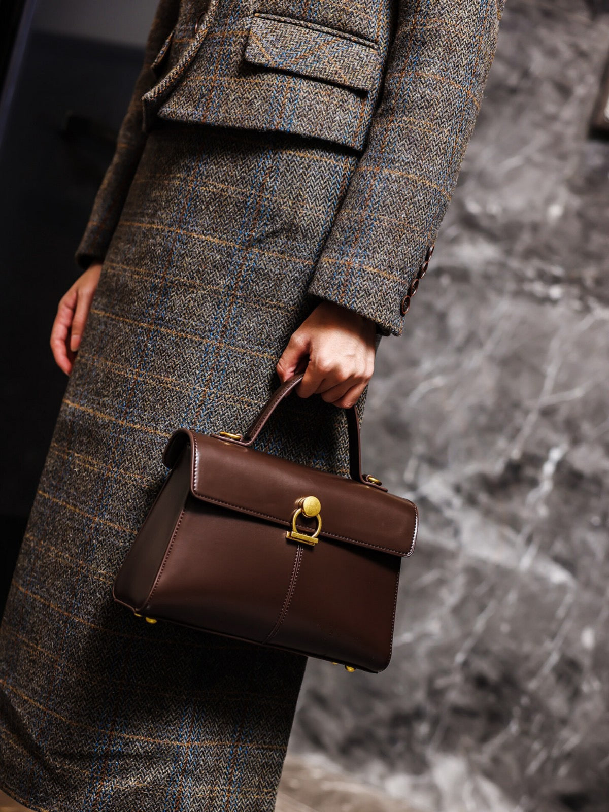 Structured Top Handle Handbag – Classic Leather Satchel with Gold Hardware